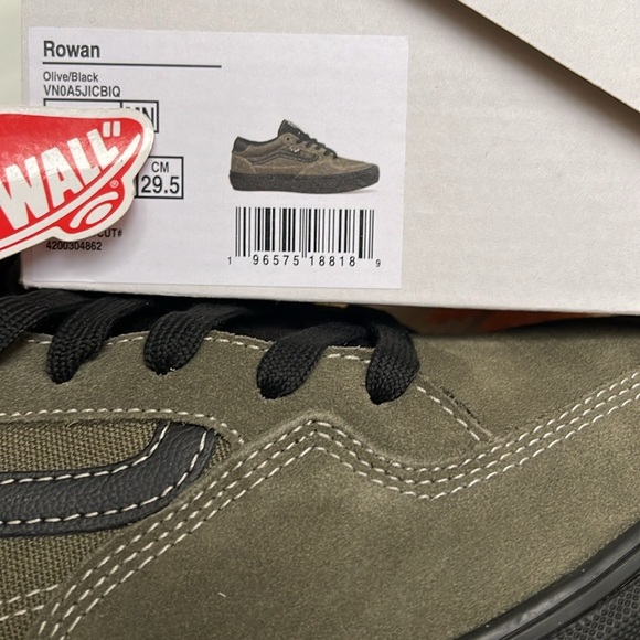 Vans WMNS Rowan Olive/Black
VN0A5JICBIQ
Sneakers - Picture 3 of 16